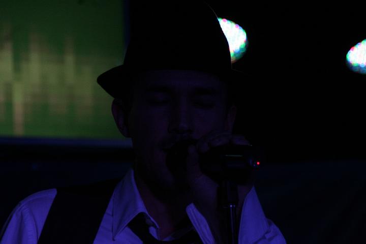 2008-11-28 M3_live at replugged 031.jpg
